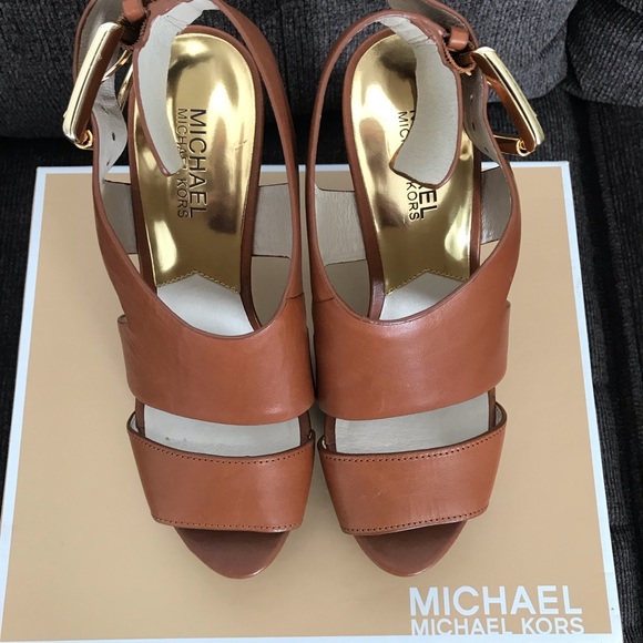 Michael Kors Carla Platform Lugagge Sandal - Picture 3 of 7